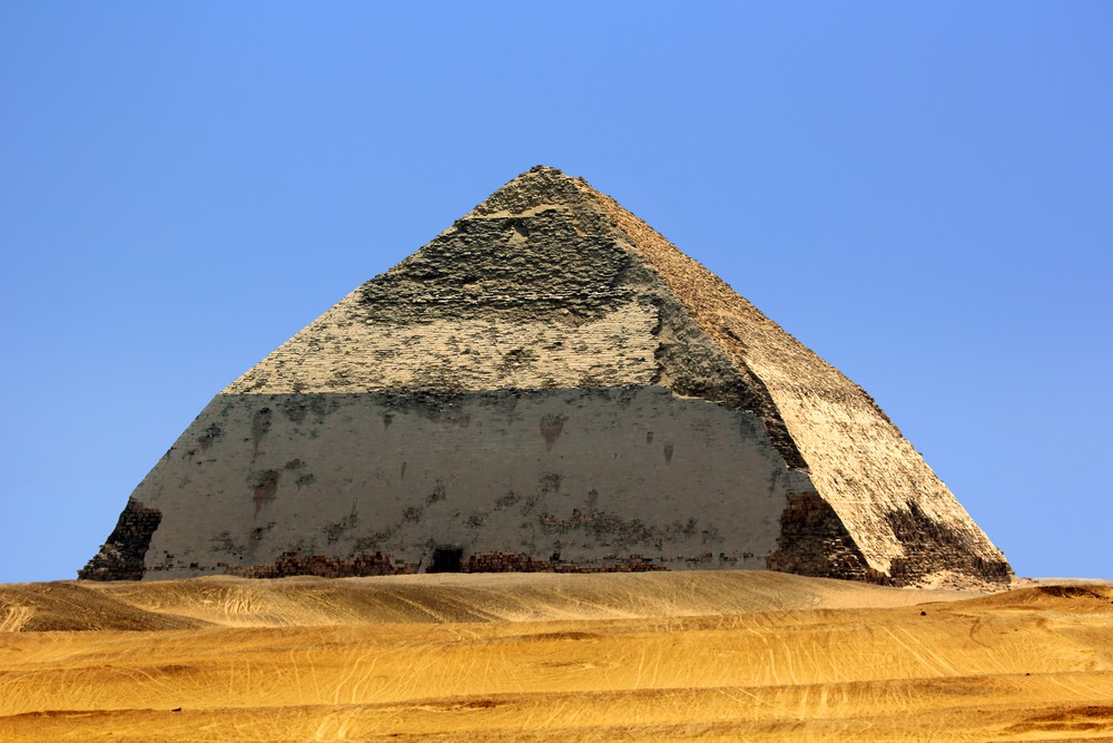 Were slaves used to build the ancient Egyptian Pyramids? Debunking a ...
